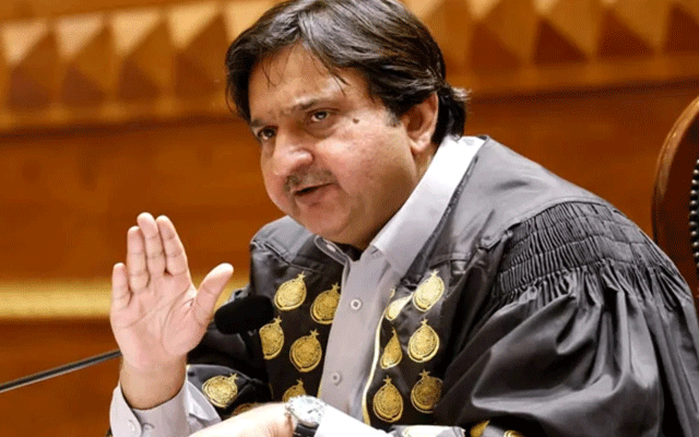 پنجاب اسمبلی، پی ٹی آئی کے 26 ارکان معطل، اسپیکرکا ریفرنس بھیجنے کا اعلان