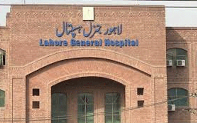 جنرل ہسپتال کے ڈاکٹر کی فرض شناسی، سانپ کے ڈسے مریض کی جان بچا لی