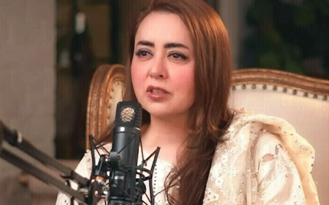 معروف ڈیزائنر ماریہ بی نے ریحام خان کو آڑے ہاتھوں لے لیا