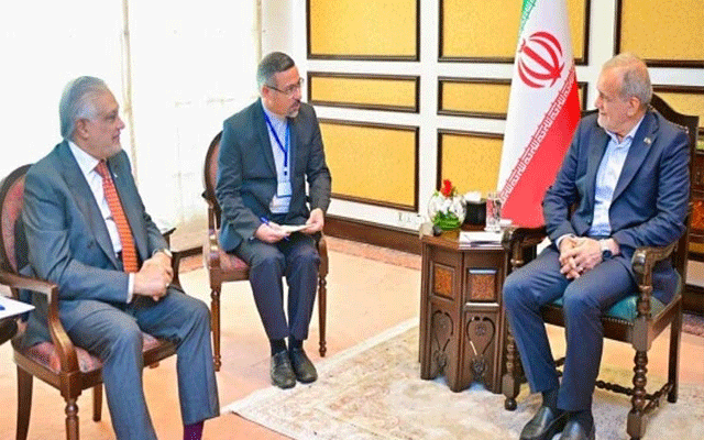 ایرانی صدر سے اسحاق ڈار کی ملاقات، دوطرفہ تعلقات مزید مضبوط بنانے کے عزم کا اعادہ