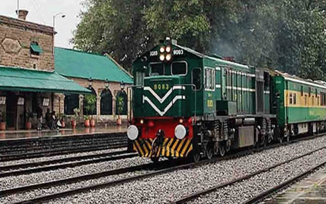 قراقرم ایکسپریس تاخیر کا شکار، شاہ حسین ایکسپریس کے مسافروں کیلئے متبادل انتظام