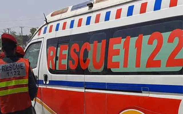 پیرا کی گاڑی کی ٹکر سے دو بھائی شدید زخمی، اہلکار فرار