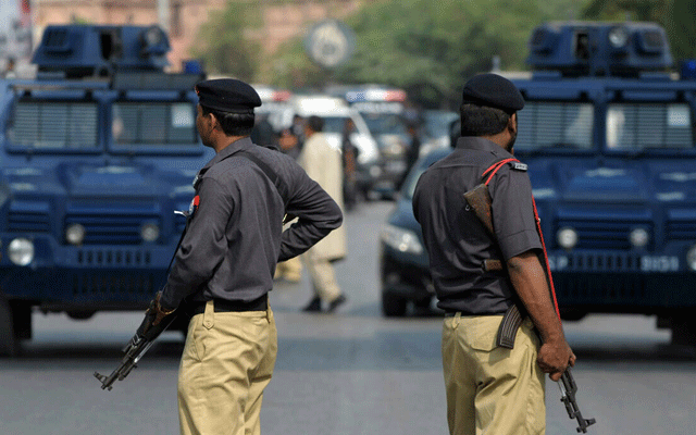 خیبر پختونخوا :دہشتگردوں کے پولیس پر بیک وقت 6حملے ، 5 اہلکار شہید ، 5 زخمی