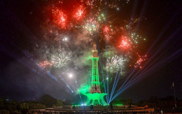 پنجاب میں جشنِ آزادی پر 41 اضلاع میں بیک وقت آتشبازی