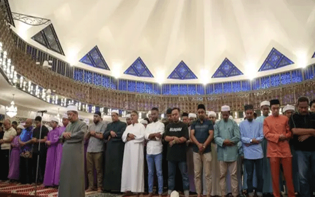 ملائیشیا : نماز جمعہ چھوڑنے پر  دو سال قید، 3 ہزار رنگٹ جرمانہ  عائد