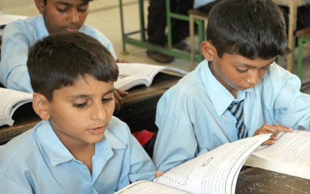 سکولوں کے سرکاری دوروں کے دوران تحائف پیش کرنے پر پابندی عائد