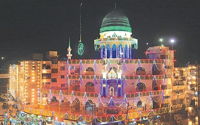 حضورﷺ کا یوم ولادت، شہر شہر چراغاں، فضائیں درود و سلام کی صداؤں سے معطر