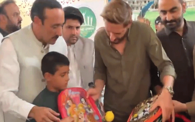 شاہد آفریدی کا باجوڑ میں متاثرہ خاندانوں کیلئے 20 لاکھ روپے امداد کا اعلان