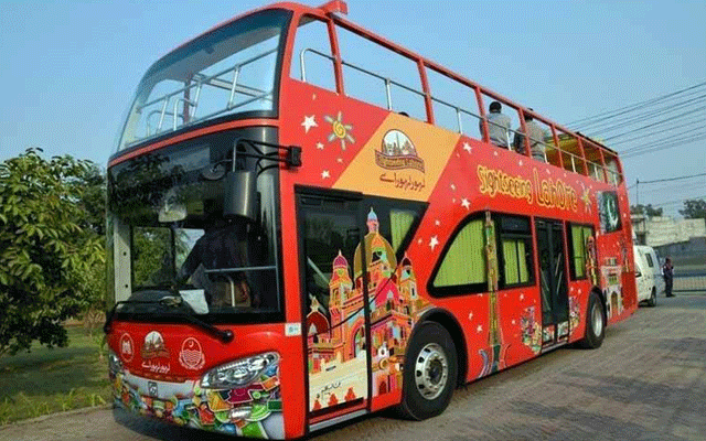 لاہور سے شیخوپورہ کیلئے 2 ڈبل ڈیکر بسوں کا آغاز ہوگیا