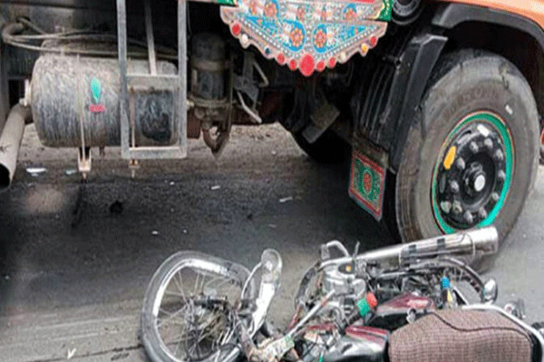  لاہور : گارڈن ٹاؤن کےعلاقے میں ڈمپرکی ٹکرسے19 سالہ نوجوان جاں بحق