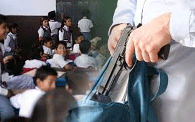 نارووال: نجی سکول میں طالب علم کی پستول سے فائرنگ، 3 بچے شدید زخمی