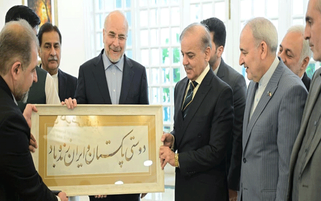 پاکستان اور ایران عالمی امن و مسلم امہ کے اتحاد کیلئے پرعزم ہیں: وزیراعظم