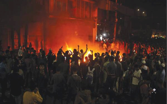 بنگلہ دیشی طلبہ رہنما عثمان ہادی کے قتل کے بعد پارلیمنٹ پر دھاوا، شدید احتجاج