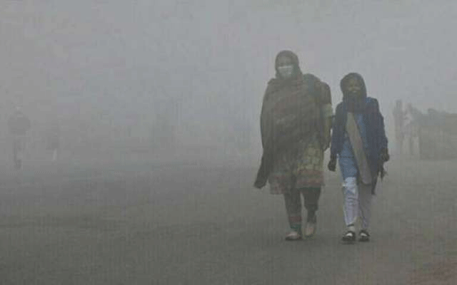 شکارپور میں سردی کی شدت میں اضافہ، ٹریفک اور معمولاتِ زندگی متاثر