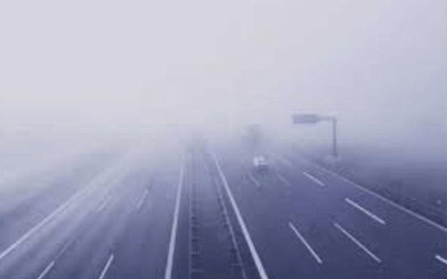 پنجاب کے میدانی علاقوں میں شدید دھند ,متعدد موٹرویز بند