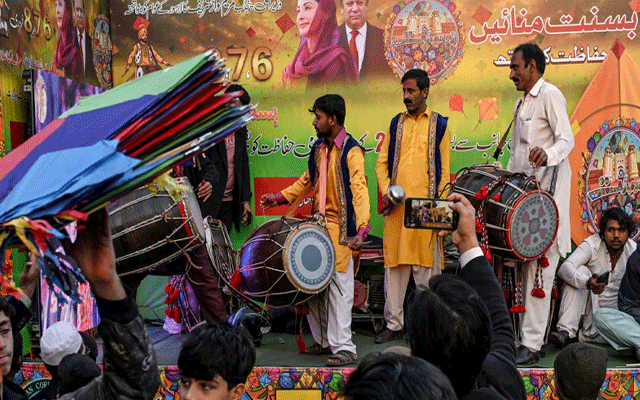 بسنت کا آج آخری روز، لاہور میں جشن کا سماں، شہریوں میں جوش و خروش برقرار