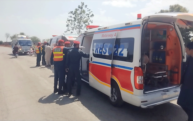 ننکانہ صاحب: بس کھیتوں میں جاگری، 7خواتین سمیت 12 افراد زخمی
